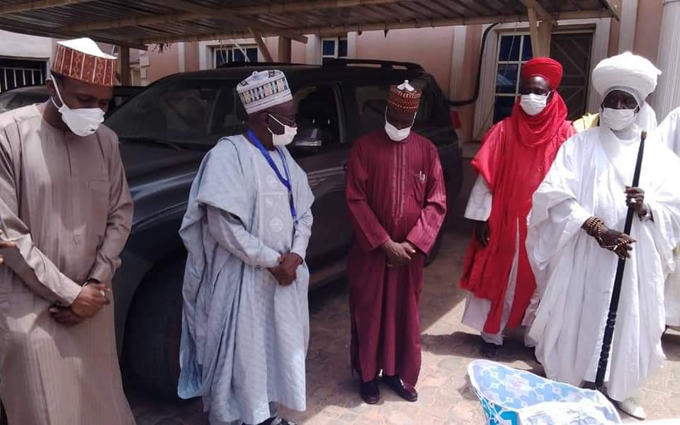 GombeState's tweet photo. 13th May, 2020

Gombe flags-off free distribution of face masks 

The Gombe state Task force on covid 19 has commenced the distribution of face masks across 114 wards of the state as part of measures to curtail the spread of the dreaded coronavirus. https://t.co/beI2A5aJYc