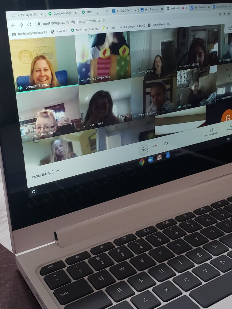 Jenn323128's tweet photo. Meeting with my Super Heroes discussing visualization in poetry, sending virtual hugs and singing Happy Birthday!! @LillianDriveSch #hazletproud https://t.co/ok1AtjaqIt