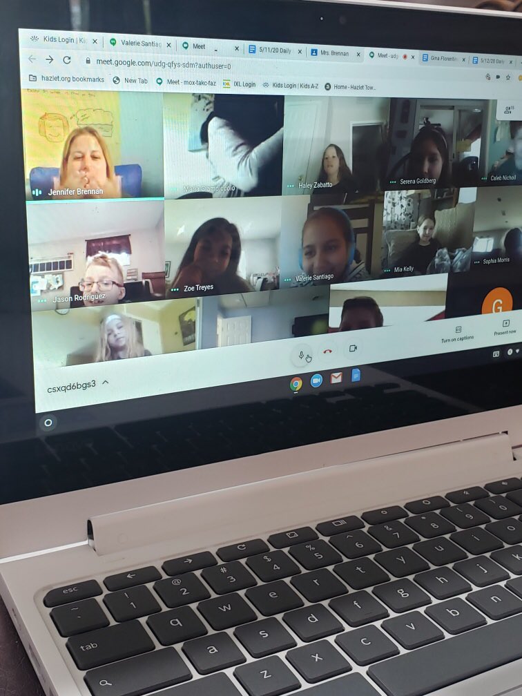 Jenn323128's tweet photo. Meeting with my Super Heroes discussing visualization in poetry, sending virtual hugs and singing Happy Birthday!! @LillianDriveSch #hazletproud https://t.co/ok1AtjaqIt