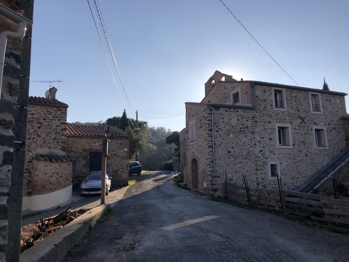 RicardMoren's tweet photo. @lindependant #hamlets research @UABBarcelona:
TORDÈRES commune #PyrénéesOrientales #RuralFrance:
159 inhabitants (INSEE2014) including 10 born abroad:
7 #immigrantWomen & 3 #immigrantMen
#RURALimmigration #RuralEUROPE #EU
#micropobles #Torderes #Roussillon
Info: https://t.co/DVknoan9Rk
📷2020 https://t.co/sFV7UHk4eO