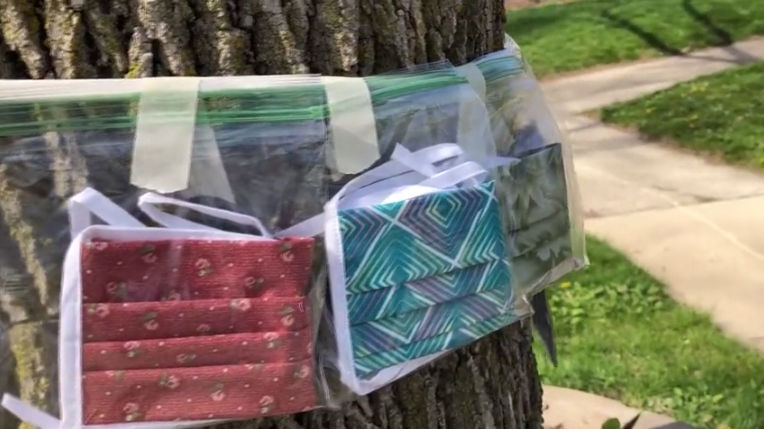 SpectrumNews1WI's tweet photo. In these trying times, community is everything.
People all around #Wisconsin are offering up free masks to others who may need one.
Share your videos, photos or notes of positivity and gratitude using #OneWisconsin https://t.co/hKyOKQHMay