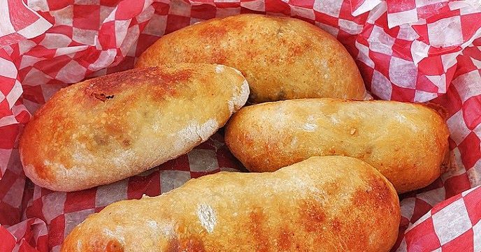 whatscookinit's tweet photo. A favorite sandwich famous in Nebraska called Runza
Printable Recipe: https://t.co/RBI1lE5S73 #runzacopycat #runzarecipe #bierocks #whatscookinitalianstylecuisine https://t.co/Cp4tPVfzXZ
