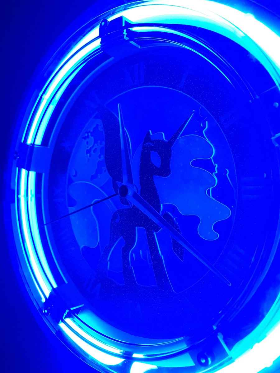 SamohtLion's tweet photo. Nightmare moon clock commission done #brony @Etsy @StTabitha #papercraft #customclock #forsale https://t.co/LDfxOn6XzP