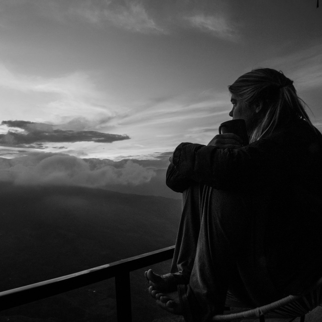 LettrezU's tweet photo. My first celebrity crush was Jonathan Brandis. I even got to talk to him on the phone. I wrote a fan letter, and he answered. Talk about a surreal experience. - Jennifer Armentrout

#writeletters #writelettersnotemails #letters #stayhomestaysafe #staypositive #stayhome https://t.co/WTzHCTj3Zs