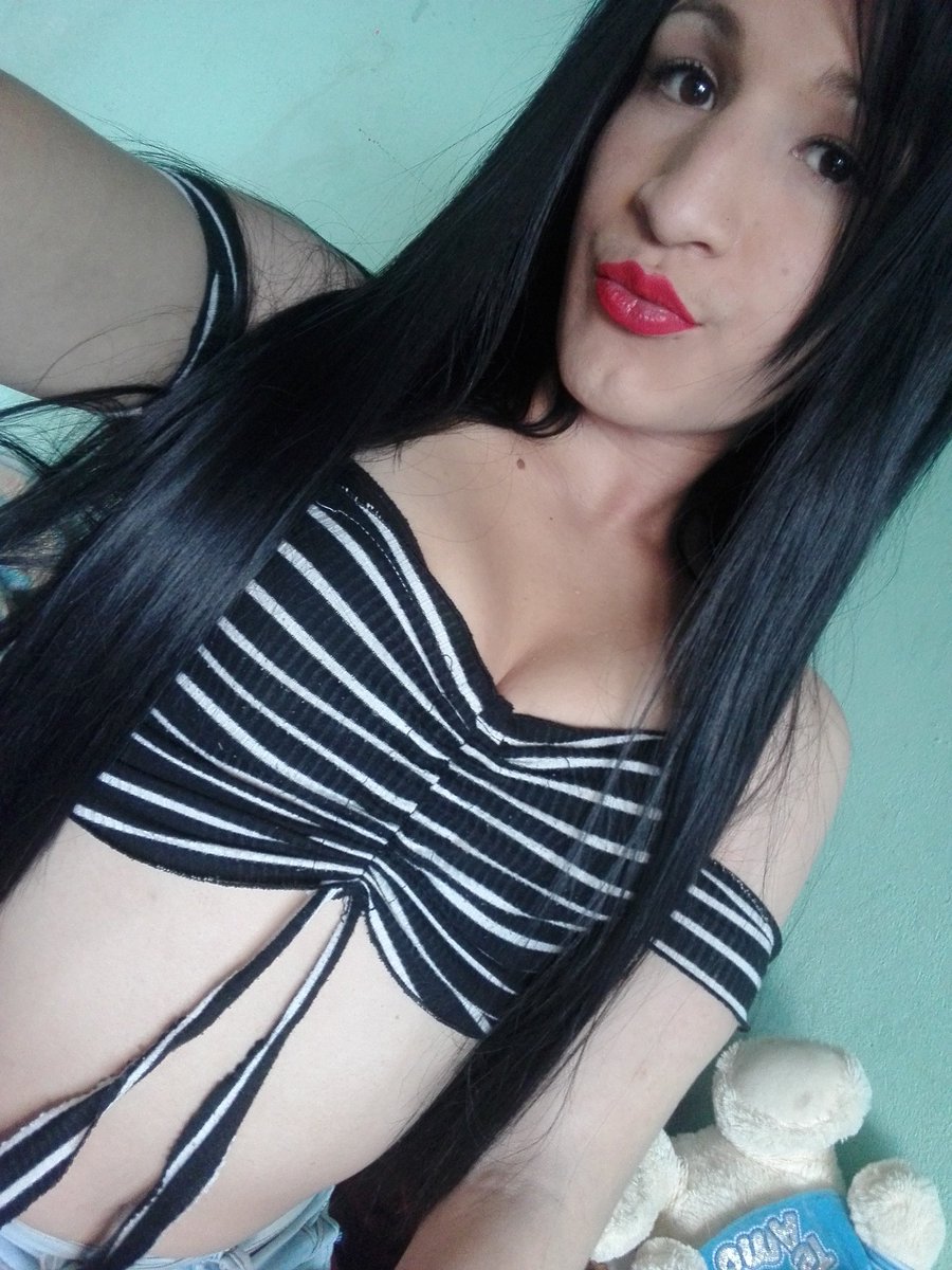Sofia_1069's tweet photo. Aburrida 😏😏
#transbogota #sexitrans #translatina https://t.co/P3erzhtg4F