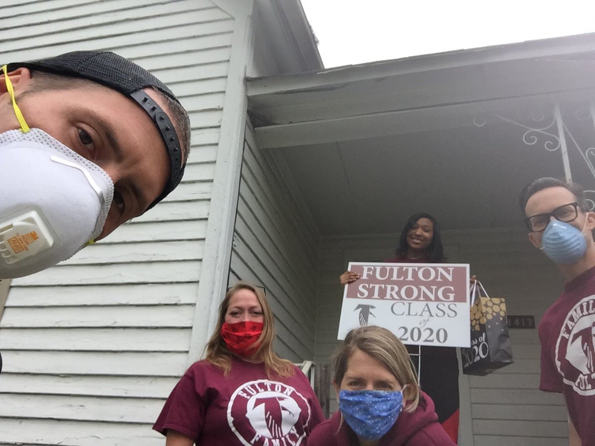aclowfalcon's tweet photo. Had a great day celebrating with some great seniors and fellow staff @ELL_MrDOTY @KWilkFulton @fultoncarolc #FultonSeniors2020 #fultonfamily #yardsigns https://t.co/OqB5jknKtz