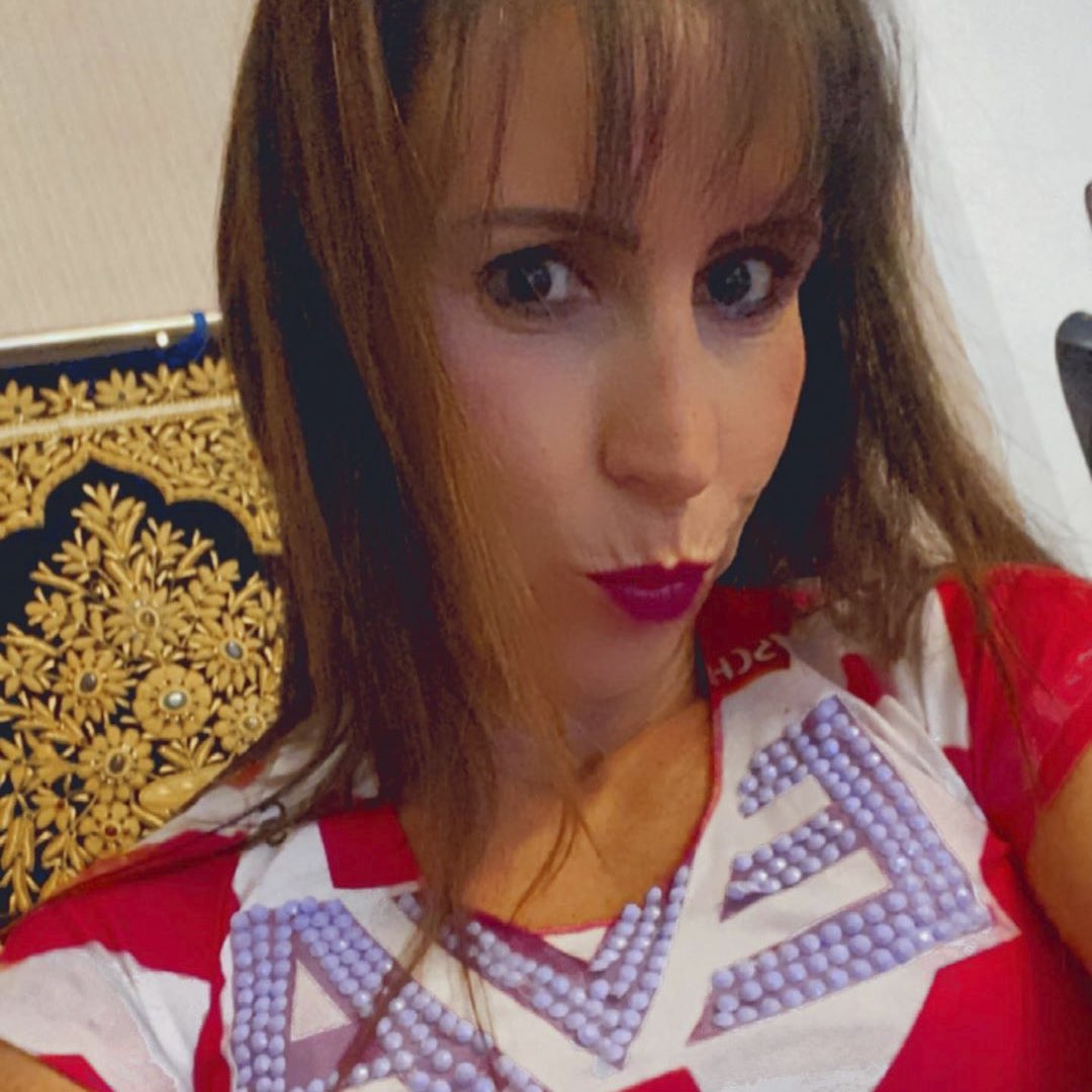 bandaeva's tweet photo. Vocês também tem foto com a gente? ❤📸
A #GaleraDoEva que assistiu a nossa live no @multishow caprichou nas fotos e rolou até abadá! Ê povo bonito… 😍
Dia 24 tem a #LiveEvaOrigem, então se prepara pra fazer uns clicks e aparecer por aqui também! 😉💥 #BandaEvaNoMultishow https://t.co/zbD3JUv4Cz