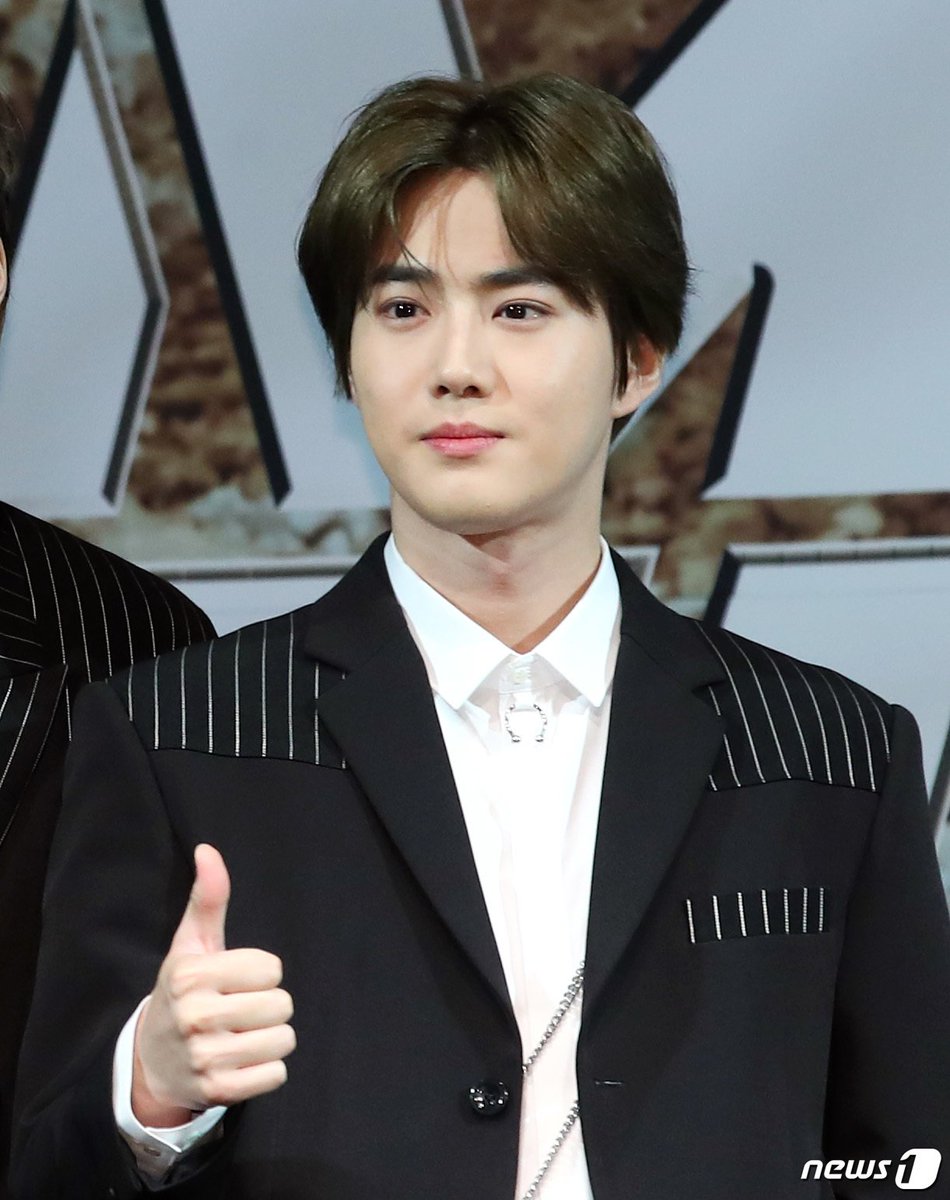 EXO's leader SUHO to enlist today May 14, he will then continue his military service as a public service worker after receiving basic military training

Source: n.news.naver.com/entertain/arti…