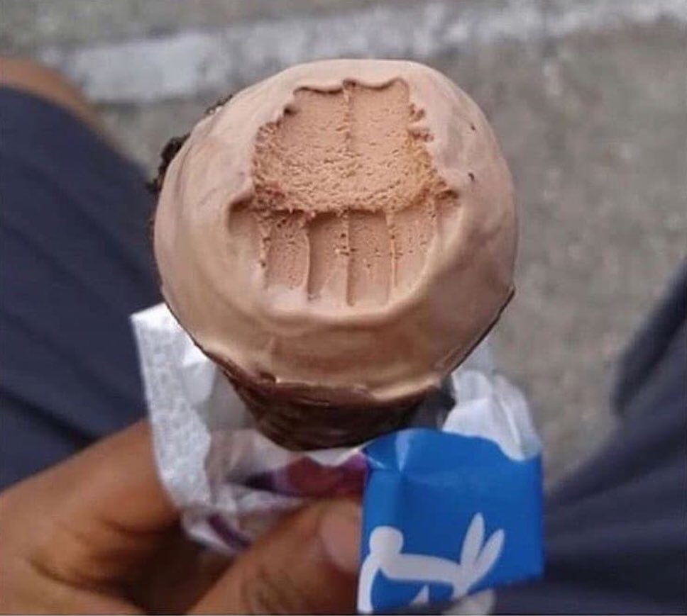 Taaniaaa___'s tweet photo. #LMAC 
Océane quand elle mange une glace c’est se que ça donne : https://t.co/IE5At9icQp