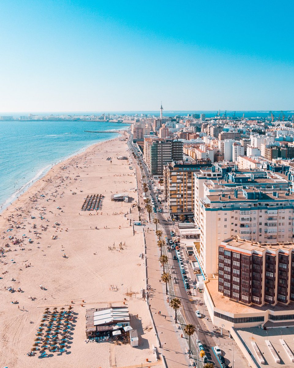 DonYesu's tweet photo. De izquierda a derecha. Siete kilómetros de playa. 

Te quedas flipao. https://t.co/gu4x4cfWuy