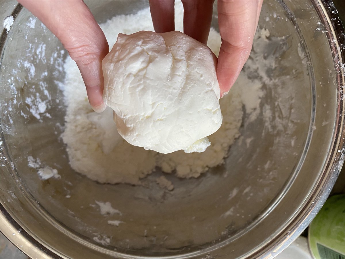 tarheellady25's tweet photo. Thank you @Nickelodeon . Today in our 5th grade @zoom_us meetings we learned about slime in space. We learned about forces and viscosity. Had some wonderful science conversations afterwards when we made our own cloud dough. #scienceisfun #distancelearningwin https://t.co/MbIFLs6ySP