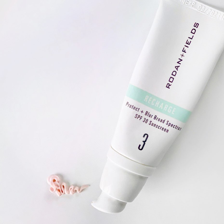 RodanFieldsHQ's tweet photo. Hot off the press! 🔥

 @marieclaire named our Recharge Protect + Blur Broad Spectrum SPF 30 Sunscreen as one of 15 Game-Changing Beauty Essentials! Click here to read all about it: https://t.co/sJC0T757nd

R+F Consultant 📸: Rachel Foster

#MarieClaire #RodanandFields https://t.co/SWHcIwOM6i