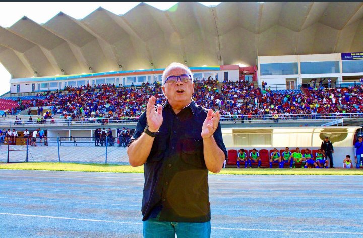 Hoy se cumple un año de la desaparición física de Carlos Horacio Moreno (1948-2019)
Como entrenador dirigió al Deportivo Táchira,  Atlético Zulia, Unión Atlético Maracaibo, Unión Dep. Lara, Mineros de Guayana, Caracas FC. Estudiantes de Mérida, ZuliaFC,TrujillanosFC, PortuguesaFC