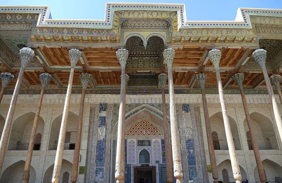 13) BUKHARALa segunda ciudad de la seda, y otra maravilla de esas que nos dejan atónitos.Recuerdo estar alojado en un hostel y no querer pasar ni un segundo adentro: pensar en salir a recorrer la ciudad todo el tiempo porque está llena de tesoros increíbles. Belleza absoluta.