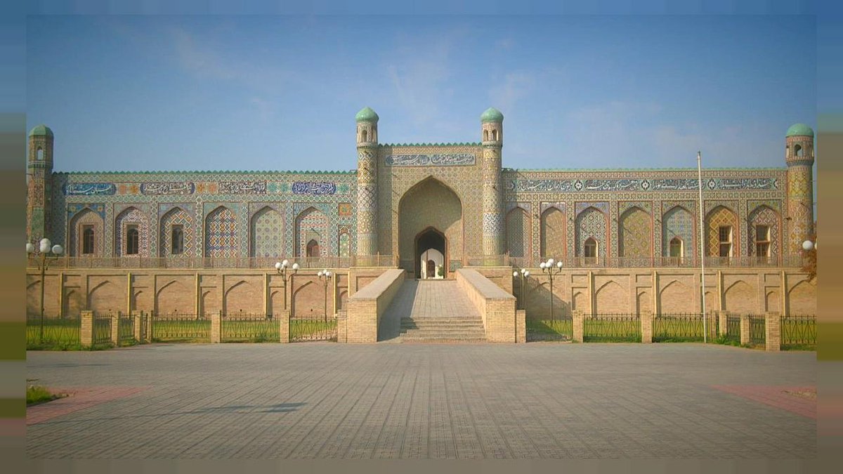 21) En el Valle de Fergana, la zona más islámica en Uzbekistán, y rumbo a Kirguistán, recomiendo:1. El Palacio del Khan de Kokand2. La Fábrica de Seda de Margilan, muy hermosa porque se ve cómo se trabaja este material, paso a paso, desde capullo de gusano hasta carísimo chal.