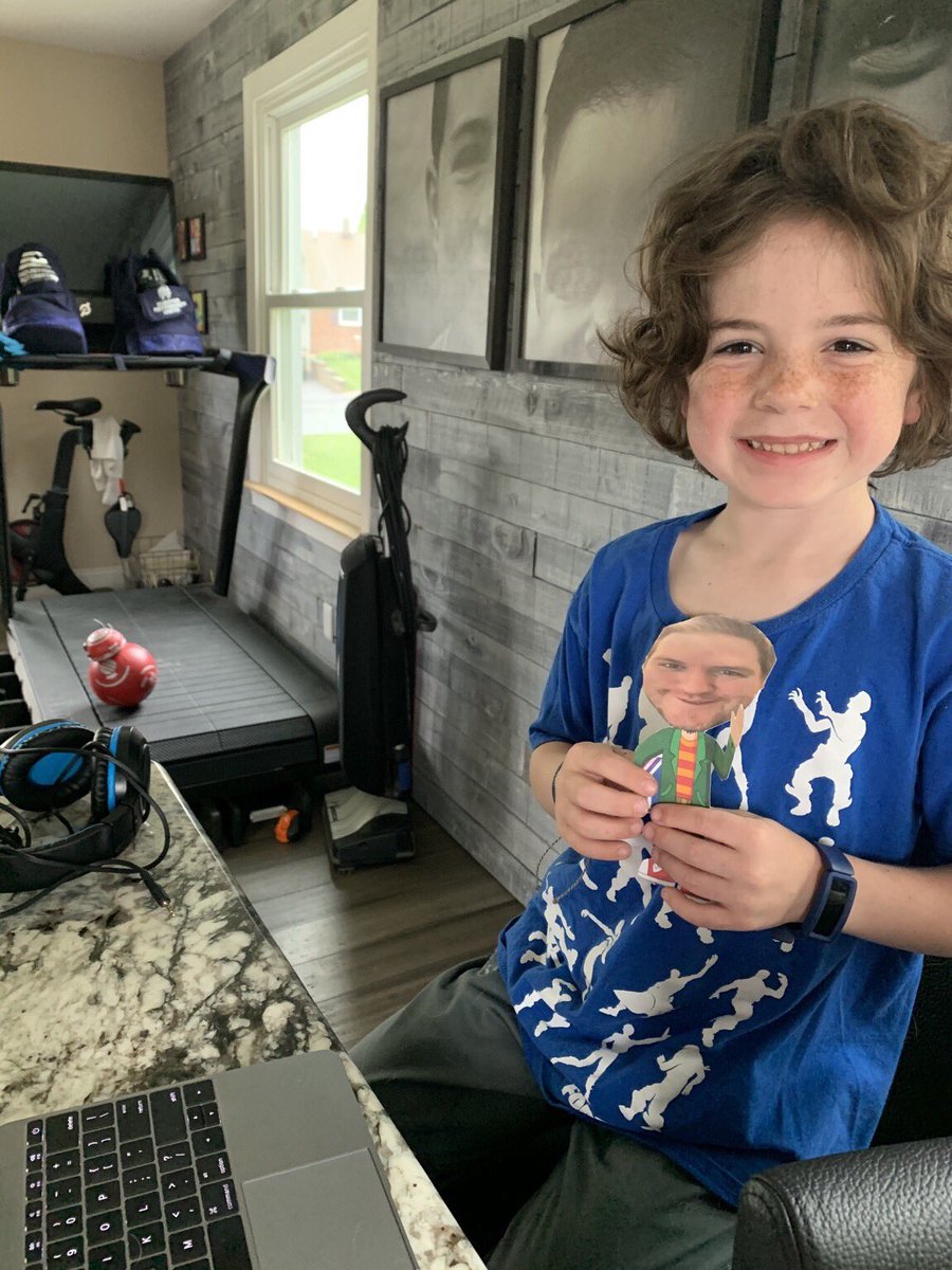 MichaelSchrank's tweet photo. Flat Schrankie has been making his way through the Davis territory! #4my2ndgraders @CSDDavisES https://t.co/7kE10ydZvX