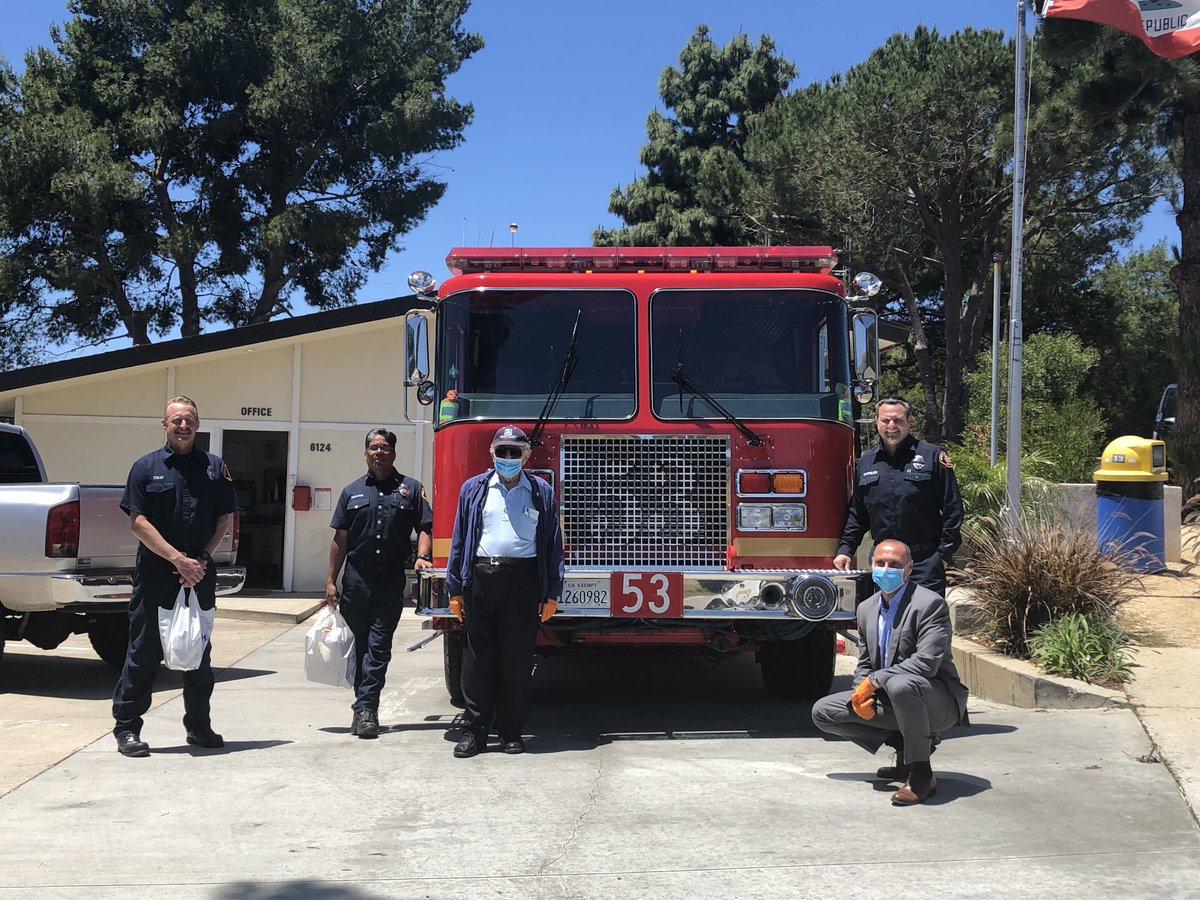 CityofRPV's tweet photo. Today, the City thanked our local Peninsula firefighters and supported one of our restaurants by donating sandwiches from Bird Talk Chicken to Los Angeles County Fire Department Station 53, Station 83 and Station 106.
#RPVTogether #TheGreatPeninsulaTakeout https://t.co/yJzays74bk