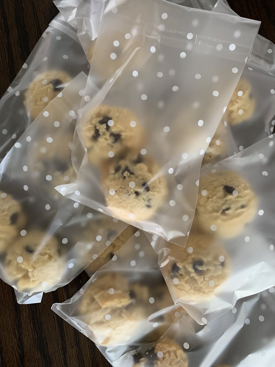 DoctorTro's tweet image. I was tired of companies like @krispykreme @BurgerKing donating diabetes to our healthcare workers

So I teamed up with my wife’s company @RBGmix &amp;amp; we donated 300 cookies made with almond flour &amp;amp; monk fruit (no sugar, 2g net carbs) to Greenwich Hospital

doctortro.com/rosettes-baked…