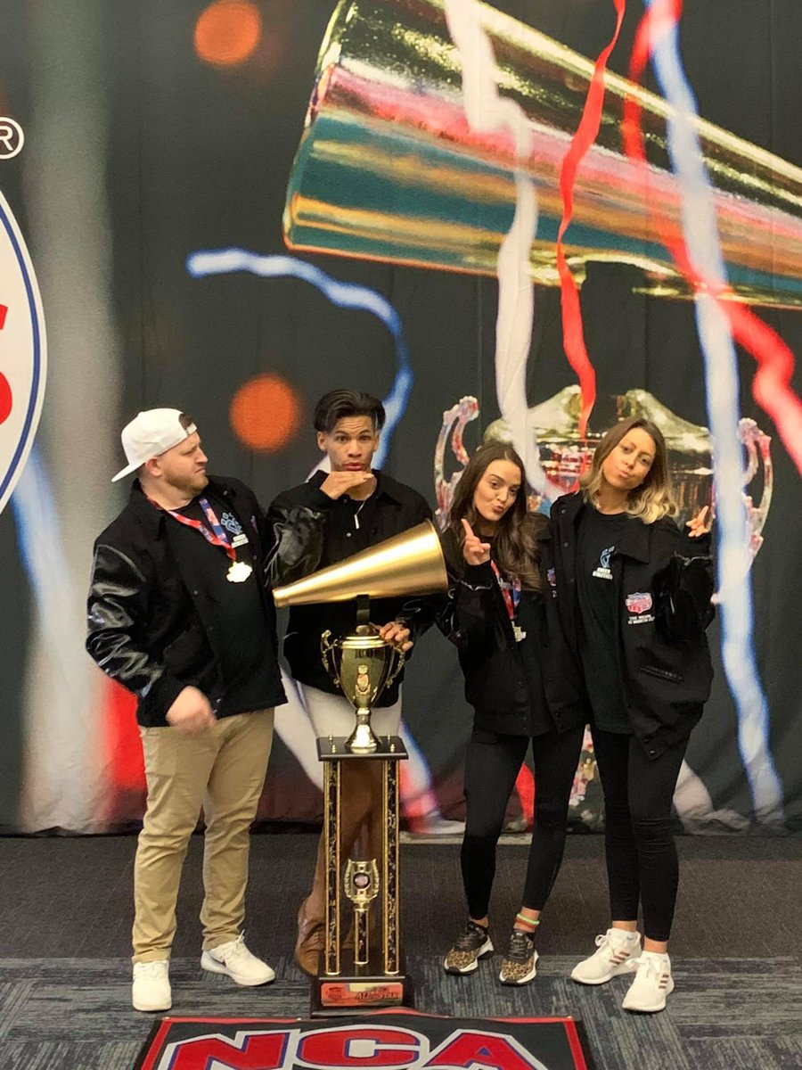 Leg_edd's tweet photo. AttenHUT!!! That is a wrap for the 2019-2020 @CA_Astrocats #redlipsforthewin https://t.co/vJgj6S70J4