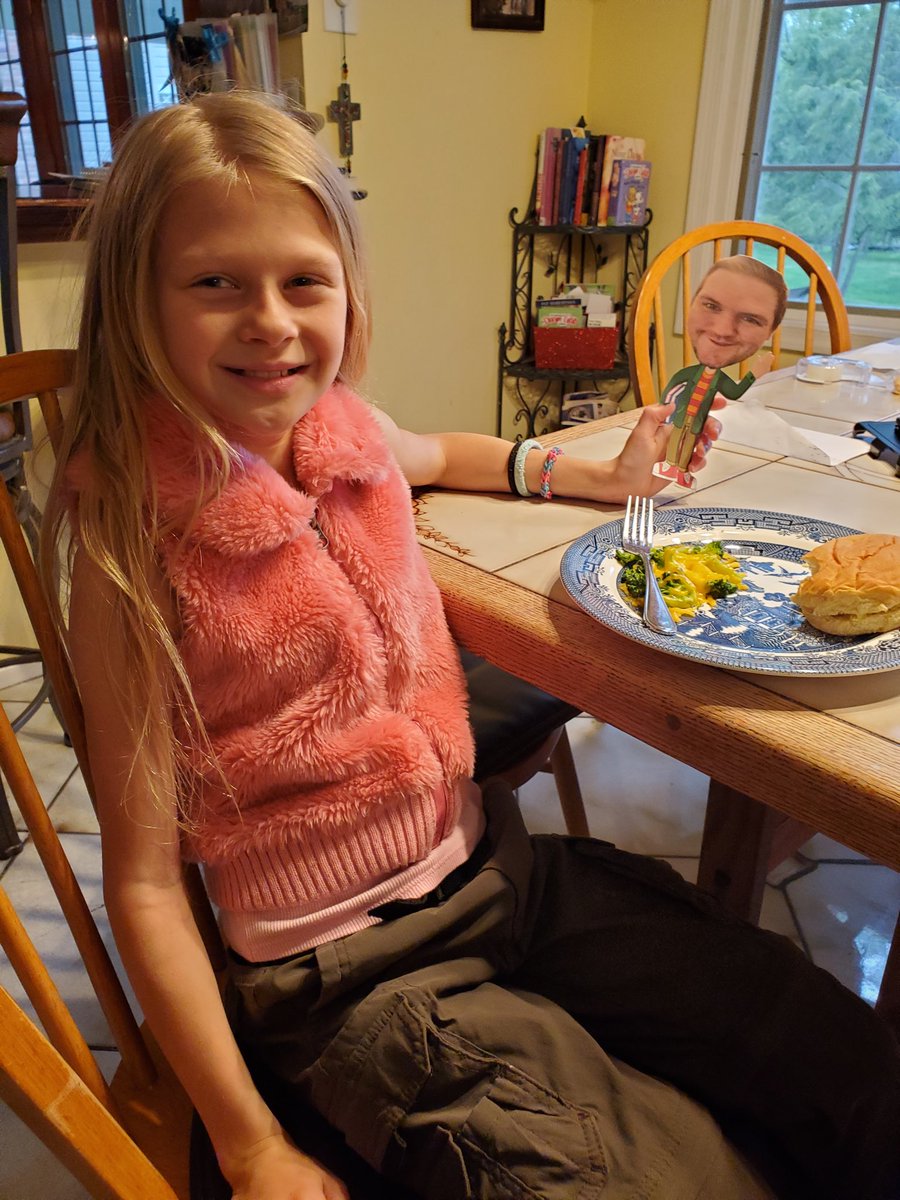 MichaelSchrank's tweet photo. Scootering, biking, and eating dinner while getting to spend time with Yoda! Flat Schrankie adventures #4my2ndgraders  ⁦@CSDDavisES⁩ https://t.co/ddVSZDrGiR