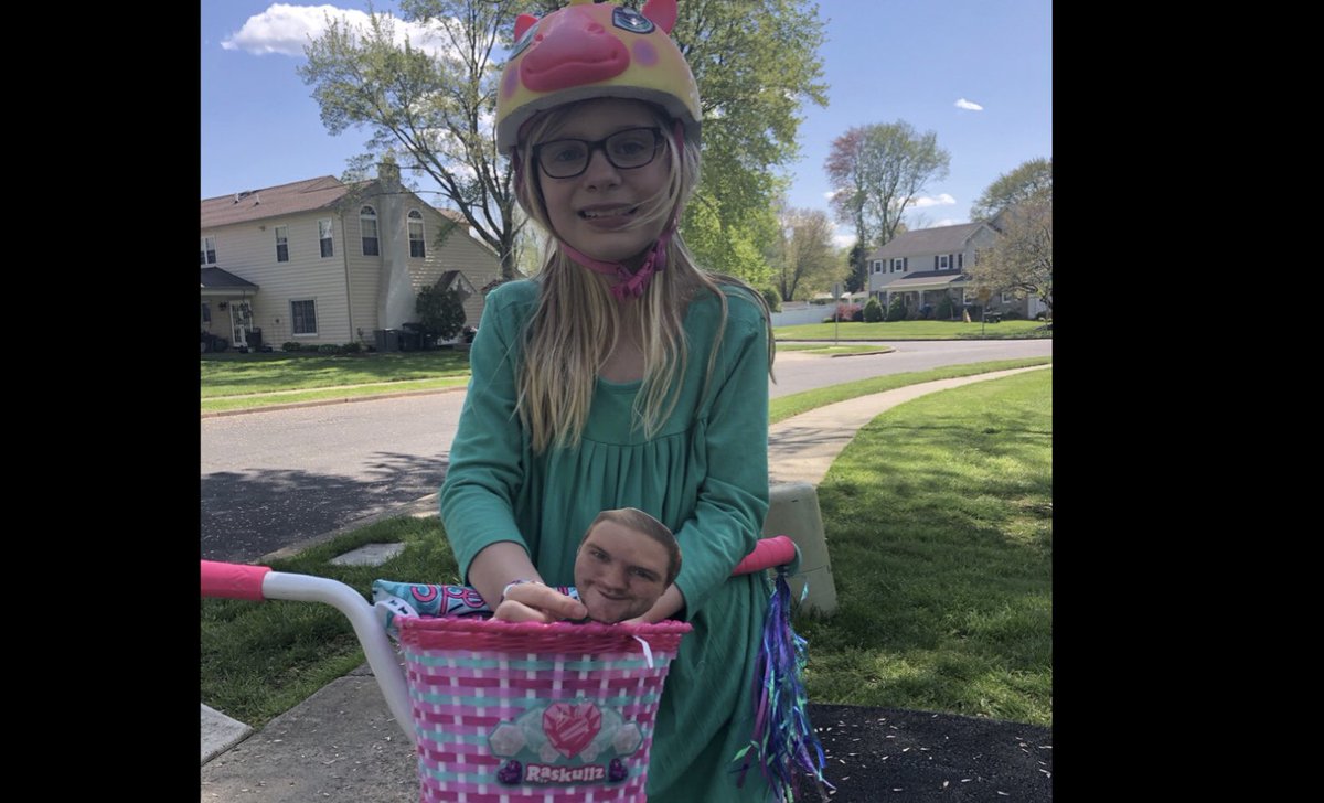 MichaelSchrank's tweet photo. Scootering, biking, and eating dinner while getting to spend time with Yoda! Flat Schrankie adventures #4my2ndgraders  ⁦@CSDDavisES⁩ https://t.co/ddVSZDrGiR