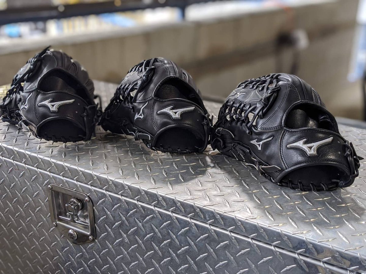MizunoSportsUSA's tweet photo. ๐ฅ Brett Gardner's latest leather. ๐ฏ๐ฏ๐ฏ #MizunoCraftsmanship #progloves #baseballgloves https://t.co/5mz0MYQktJ