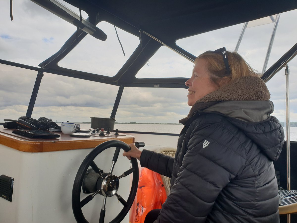 Dankzij vaste hand van mijn eerste (en enige) stuurvrouw vandaag de randmeren achter ons gelaten. Morgen door weerribben verder richting Friesland.