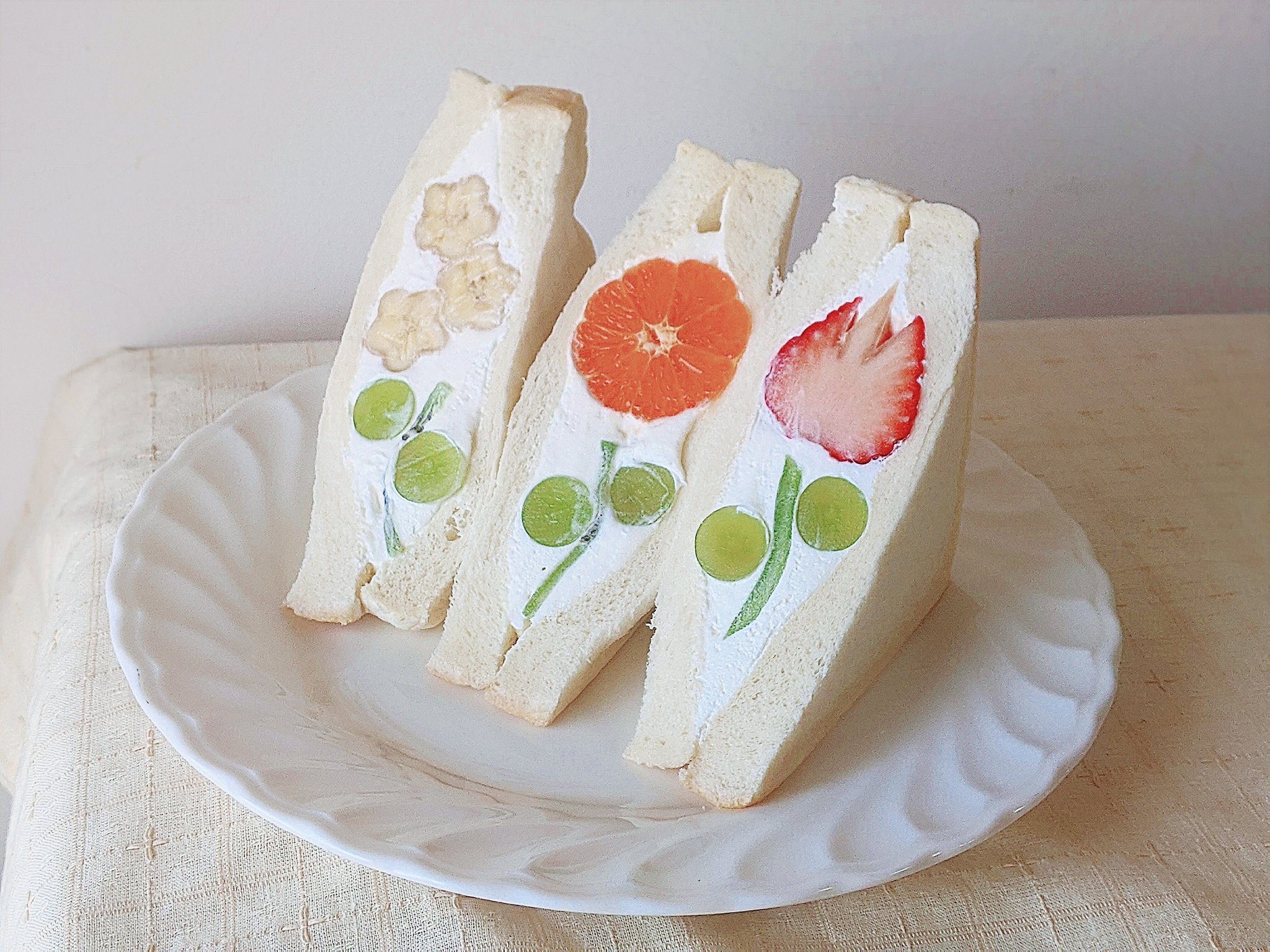 秋 出来たぜ お花のフルーツサンド T Co Qmmuivniww Twitter