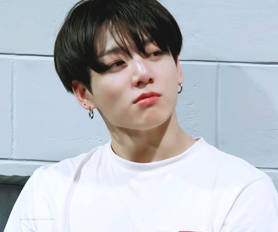 Mingocnochu97's tweet photo. Baby bunny 🥺🥺

#귀여운_전정국_대회 https://t.co/EYhdTqqF3A