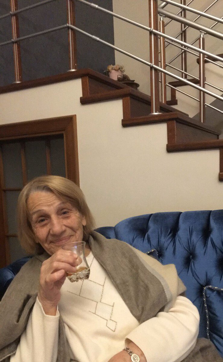 Tanıdığım en güçlü kadınsın Anneannem.Güçlü kal,benimle kal..