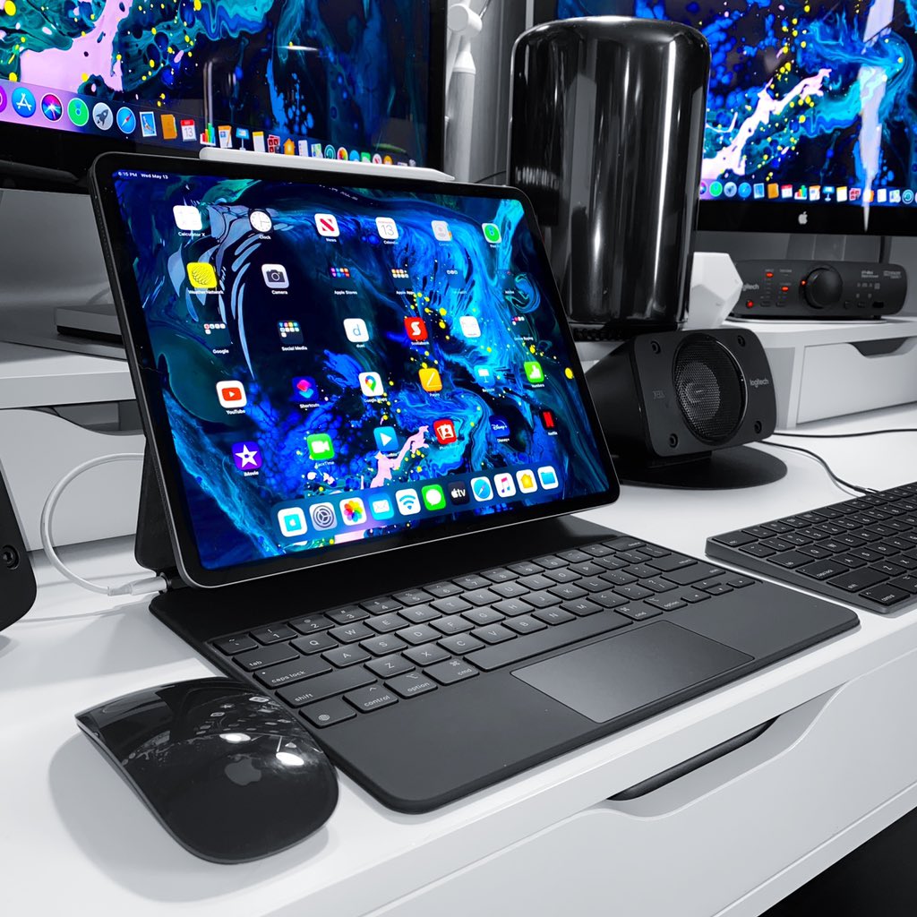 iCochiseTaylor's tweet photo. Latest addition to my Apple Collection the new 12.9 inch iPad Pro “Magic Keyboard” for my 12.9 inch iPad Pro (1 TB) ! Absolutely love it, the build quality is off the charts ! 😍🍎🍏📱◼️⌨️ #ipadmagickeyboard #iPadPro #teamapple @Apple @tim_cook @pschiller @cue https://t.co/SlqMaHneWh