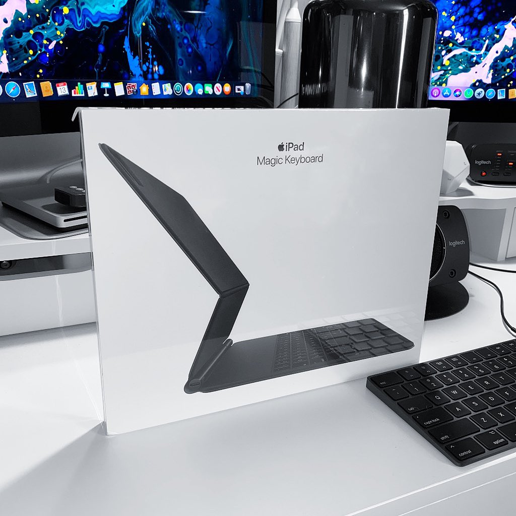 iCochiseTaylor's tweet photo. Latest addition to my Apple Collection the new 12.9 inch iPad Pro “Magic Keyboard” for my 12.9 inch iPad Pro (1 TB) ! Absolutely love it, the build quality is off the charts ! 😍🍎🍏📱◼️⌨️ #ipadmagickeyboard #iPadPro #teamapple @Apple @tim_cook @pschiller @cue https://t.co/SlqMaHneWh