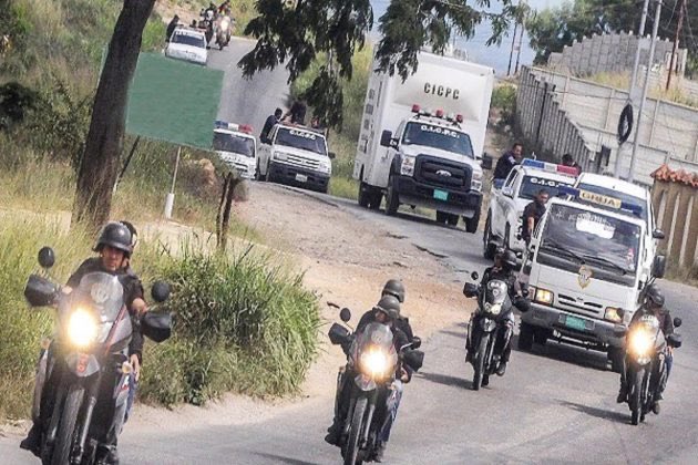 DouglasRicoVzla's tweet photo. Capturados flagrantes cuando intentaban robar una unidad de transporte público 
https://t.co/VB5JSgdqQF #Cicpc https://t.co/14q5DLxYSN