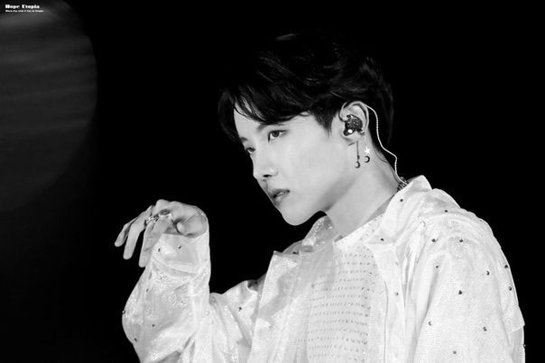 Hoseok black and white : A dangerous thread  #JHOPE