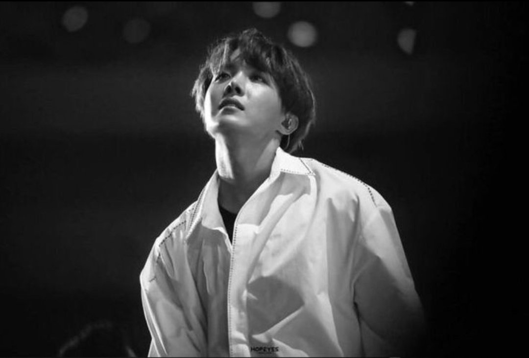 Hoseok black and white : A dangerous thread  #JHOPE