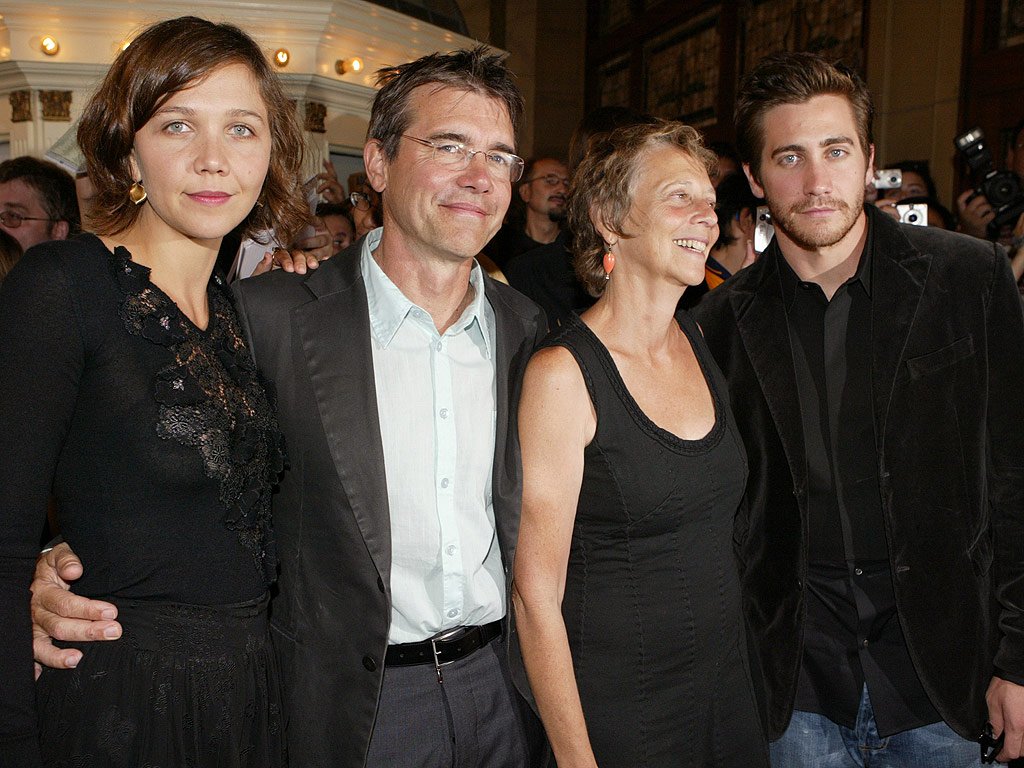 lilyjamesinfos's tweet photo. "I have been raised by a wonderful father who was always affectionate, my mother and my sister are some of the most extraordinary people I know. Our vulnerability with each other, our ability to communicate about how tough times can be is what I’m most proud of in my family." https://t.co/fgOgTAP5qs