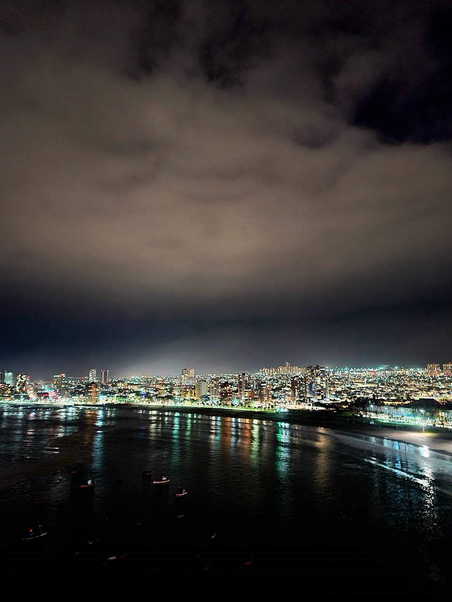FlacaElo's tweet photo. #Iquique a esta hora https://t.co/ArqZngrLNx