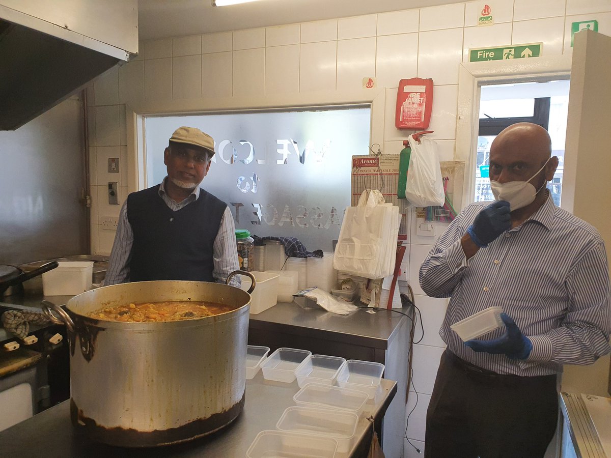 BBSC_Official's tweet photo. BBSC cooked fresh vegetables curry for NHS staff croydon. Mayor of croydon cllr Humayun kabir helping with preparation. Thanks mayor @cleanstreetstu @TulipSiddiq @Leila4Norbury @Cllr_Alisa @LabourSJ @riverdancefan @MinsuR @CllrShafi_Khan @CalltonYoung @jgc1966 @ali_Croydon #croyd https://t.co/x5YdBczDgX