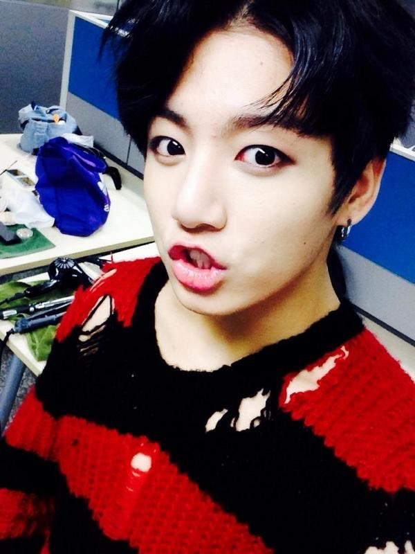 almost all of jungkook’s selcas since debut ー a long ass thread