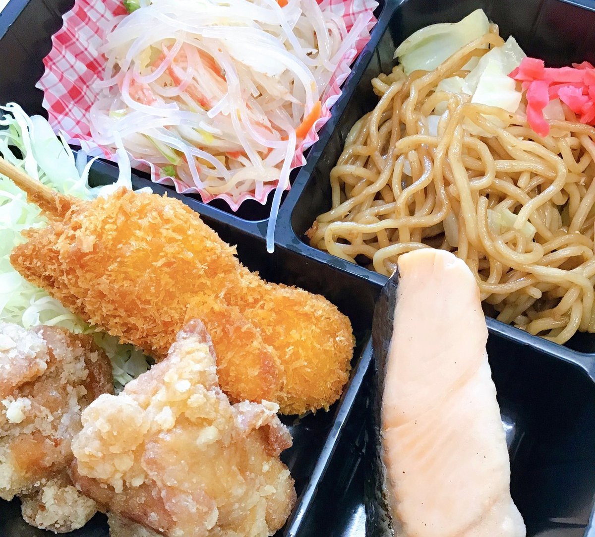 kougetsu_bento's tweet photo. おはようございます。
こう月です。

気温的には　夏到来

夏と言えば
海　おまつり　キャンプ　花火　イベント

わくわくが止まらない季節です！！
コロナ　収束してるかな？？

今が
我慢の時期
ここを乗り... 詳しくは https://t.co/OhWlmU5jwZ https://t.co/qIAYbUrLni