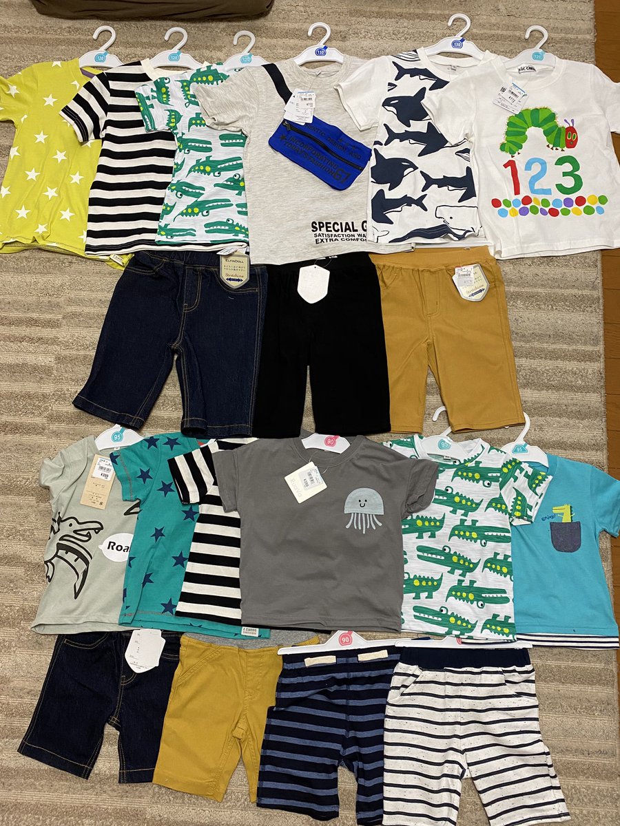 今そっち 半袖 やっぱり探しても無かったので急遽西松屋へ Tシャツ399円セールやってた 長男が 次男とお揃いにしたいと可愛いことをいうので諭吉とサヨナラしてきました 今そっち 半袖 やっぱり探しても無かったので急遽西松屋へ Tシャツ399円セールやってた 長男が 次男とお揃いにしたいと可愛いことをいうので諭吉とサヨナラしてきました