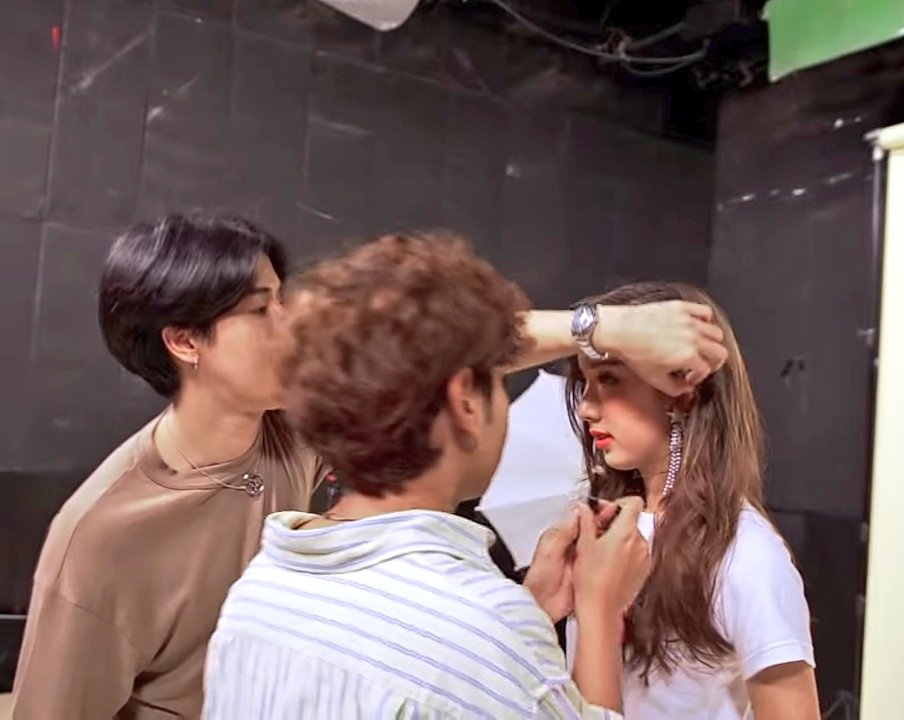 _siomaimnida's tweet photo. When he said, "Everything means everything" this is what it is. He really wants the best for the girls 🥰💕

#sissygirlgroup #sissy #Arm #gmmtv #ciize #janhae #jane #aye #loadinglove #sissyloadinglove @arm_wc @janeeeyeh @Janhae @Ciize_ziizha @aye_sarunchana https://t.co/nsJLU3viMB