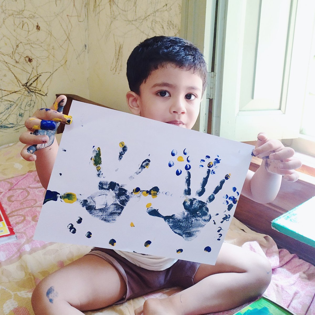 AbhijitJash's tweet photo. Making a flower with plum and finger impression https://t.co/mAlw3JHCFz