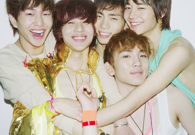 for SHINee’s 12th anniversary, i’m posting 12 of my favorite performances (and/or songs), one per day until May 25.  (using this photo because i love this era haha)