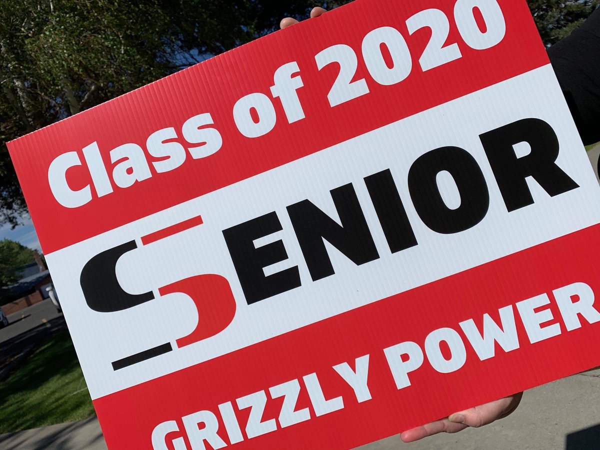 SHS_Seniors2020's tweet photo. Bring your tassel to SHS on FRIDAY, MAY 15, and pick up a Class of 2020 yard sign courtesy of Sunnyside School District! From 3pm-5pm. https://t.co/TawdtWTsv2