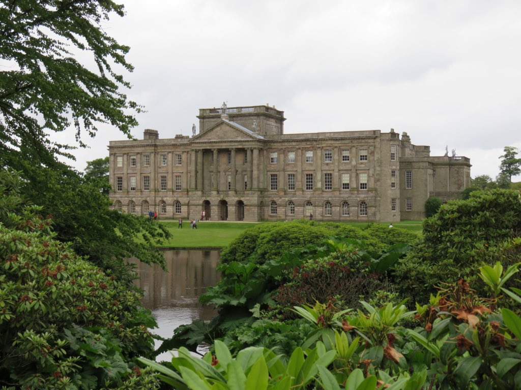 shadownightsg's tweet image. Day 13 - Surprise us! Favourite Anything related to Movie Architecture

Pride and Prejudice (1994) Pemberly
A truly beautiful place... I love that moment they are riding in the carriage approaching Pemberly and it takes Lizzy’s breathe away.

#ArchitectureMovieChallenge
