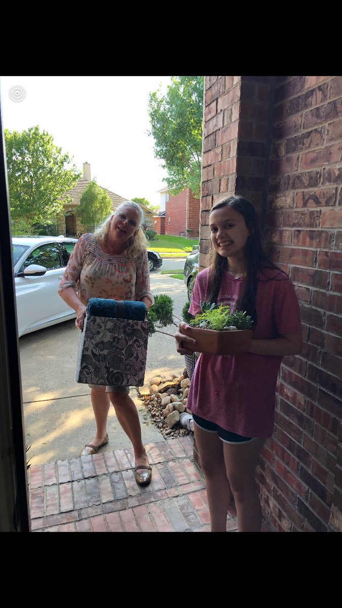 shsclass2020's tweet photo. Celebrating and appreciating our teachers everyday !! We have Zoe and Ryan Martir showing gratitude to their teachers :) #adoptateacher #runmustangsrun https://t.co/tYGQPic0CS