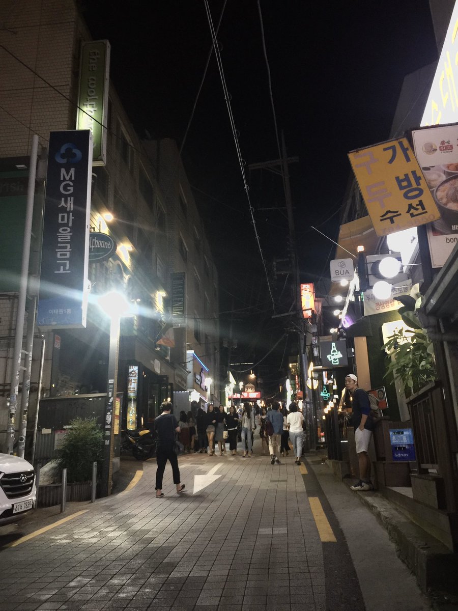 Thread of photos of Korean street life I took back in Seoul 