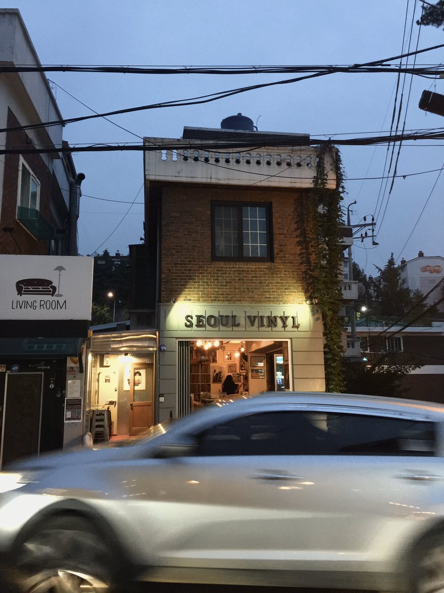 Thread of photos of Korean street life I took back in Seoul 