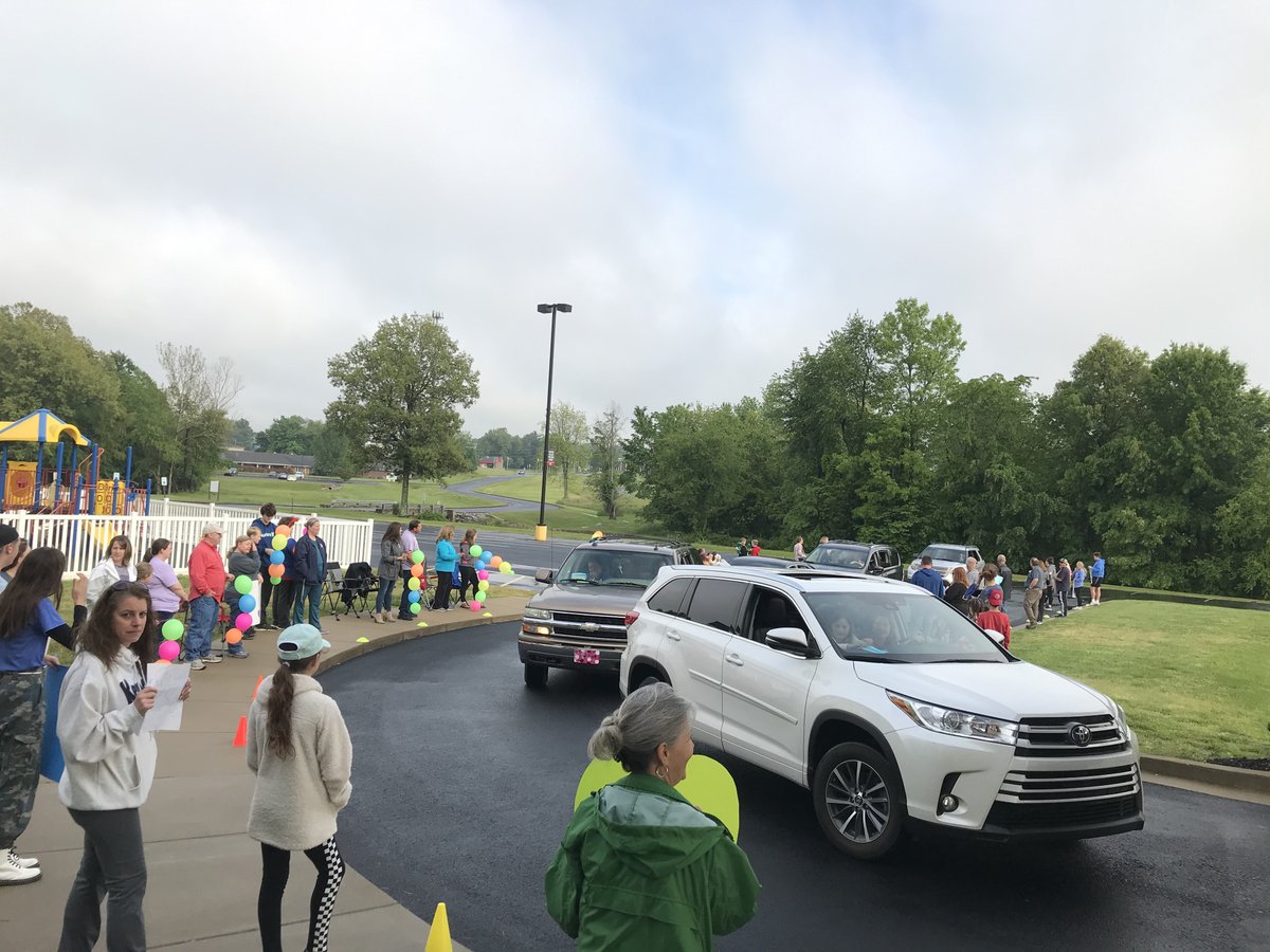 hwckidmin's tweet photo. We had so much fun seeing your faces at the drive thru! Have a fantastic summer! #hckids https://t.co/yYUFbliFu4